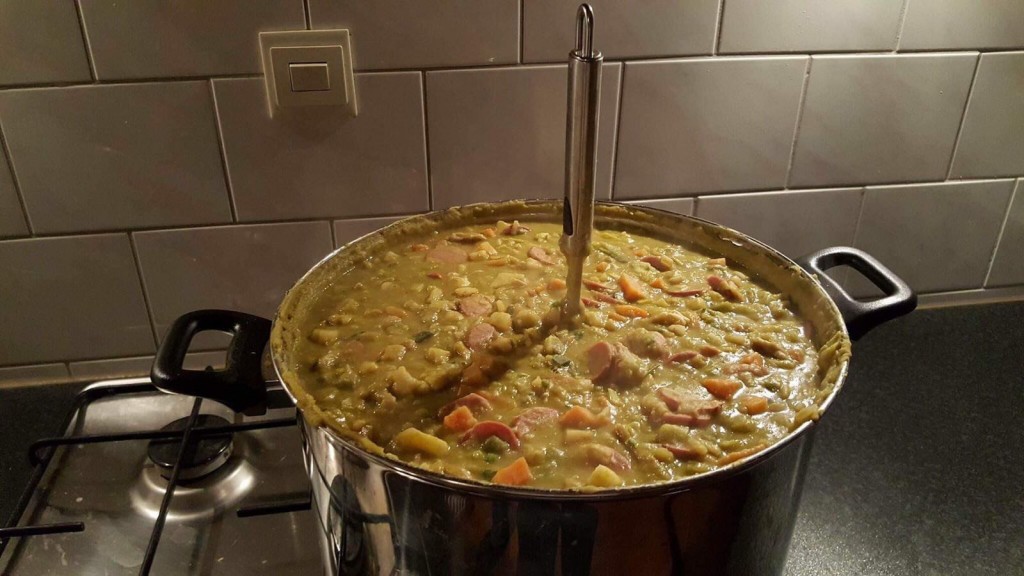 Zaterdag zelfgemaakte snert in de kantine