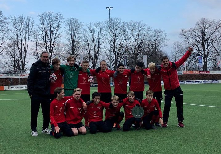 JO13-1 kampioen