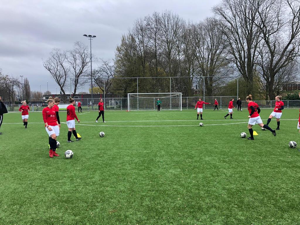 Vrouwen 1 verliest van nummer 4 Wartburgia
