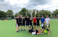 Ouders mini's danken trainers voetbalschool