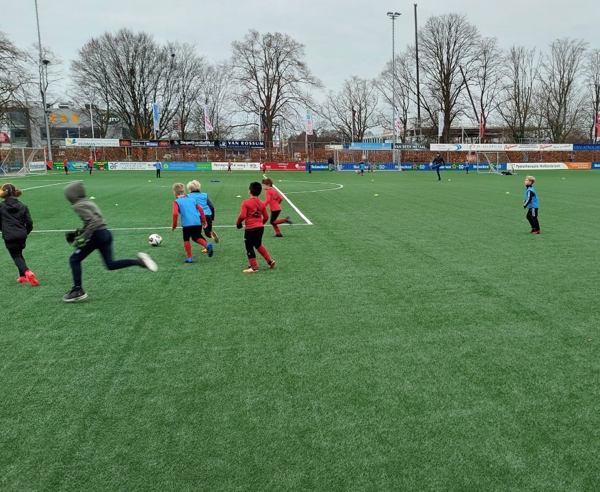 Jeugdspelers Be Quick voetballen lekker door