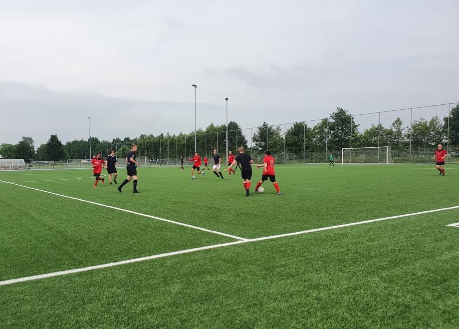 Achtste elftal verslaat Recreanten 3 in oefenpot