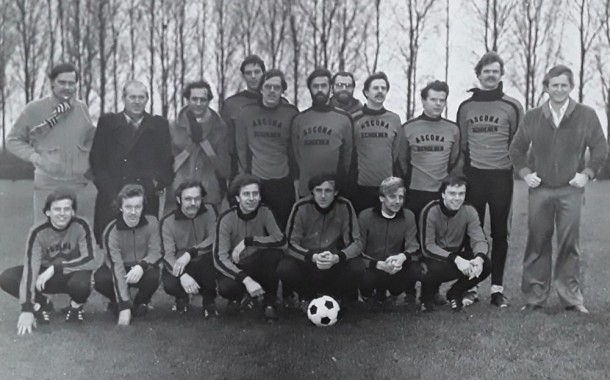 Oude elftalfoto's B1 1962 en vijfde elftal 80/81