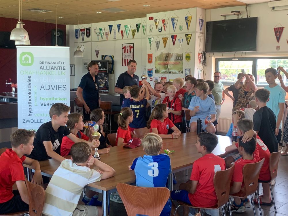 Flevo Boys wint wisselbeker op Financiële Alliantie zomertoernooi