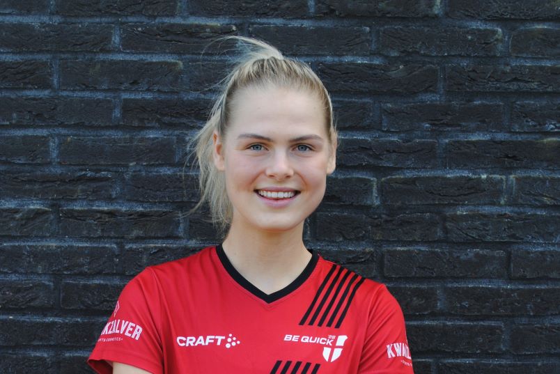 Vrouwen 1 verslaat Berkum in stadsderby en staat bovenaan