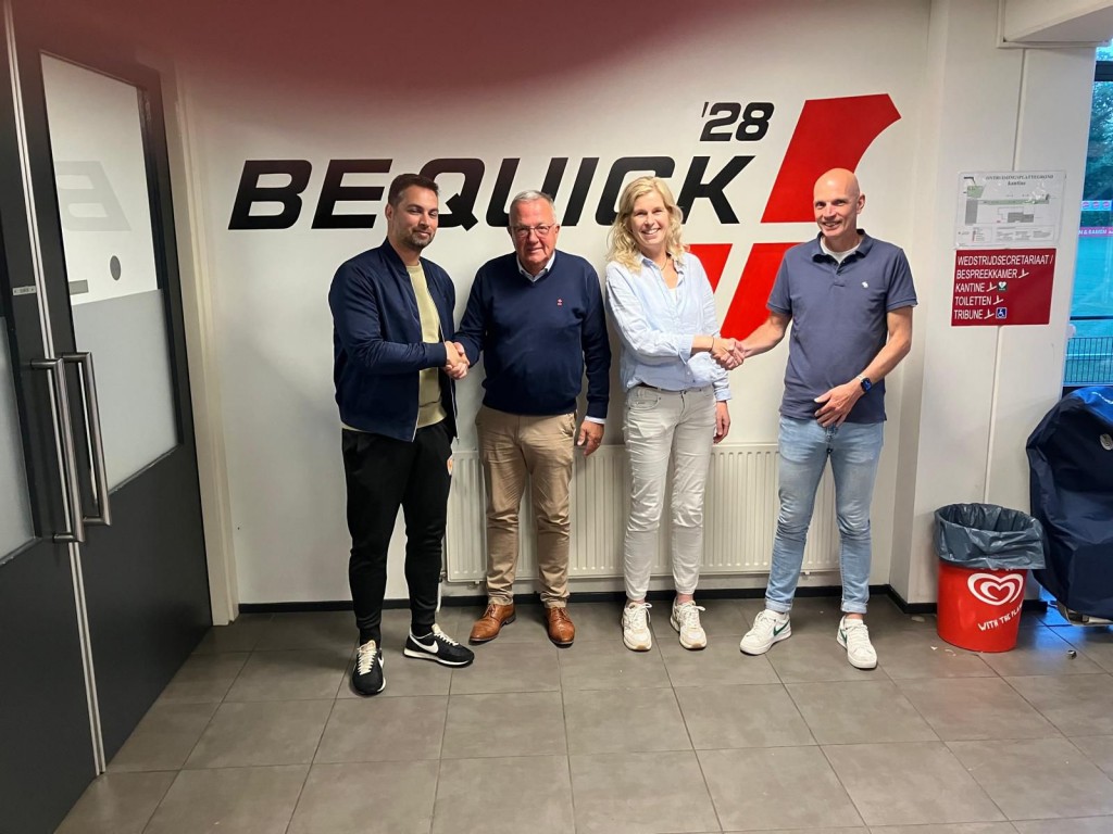 Trainers VR1 en VR2 tekenen contract