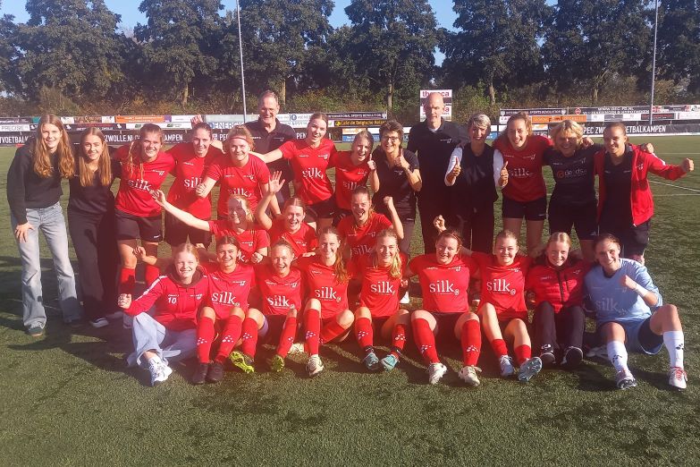Vrouwen 2 oefent tegen Nederlands Militair Vrouwenelftal