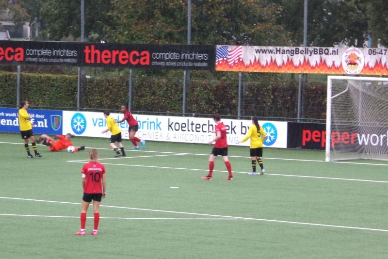 Vrouwen 1 start seizoen met solide zege