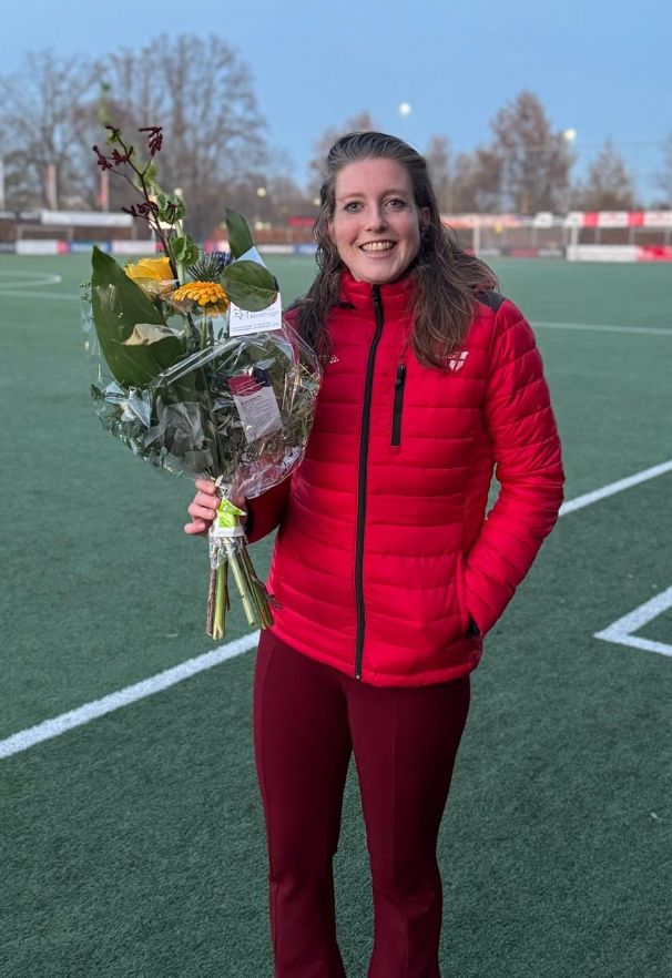 Yvette zal vanwege haar zwangerschap stoppen met voetbal.