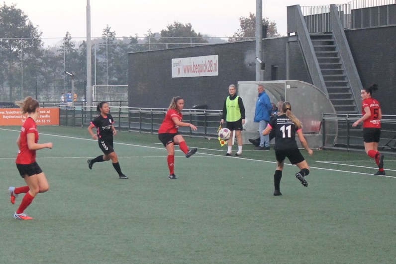 Billen knijpen, maar Vrouwen 1 trekt de punten over de streep