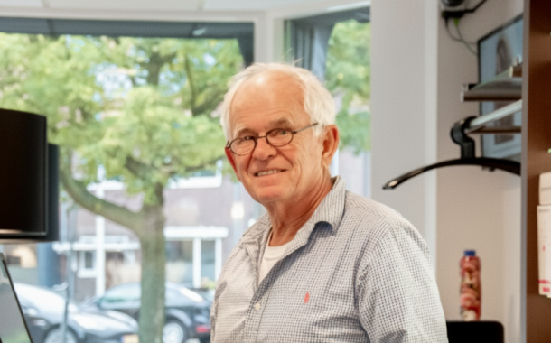 Hans Kalf (79) stopt na 65 jaar met knippen