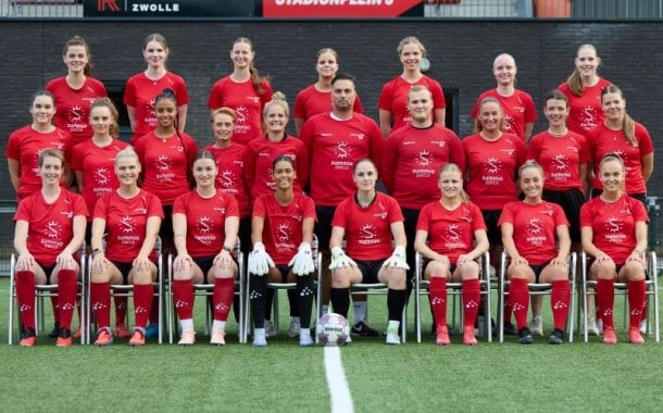 Vrouwen 1 weer mede koploper na verlies AZSV