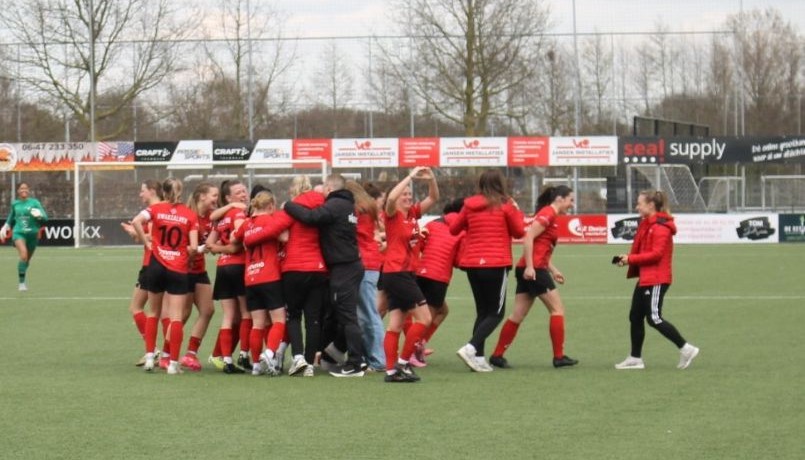 Vrouwen 1 grijpt de macht na zinderende topper tegen AZSV