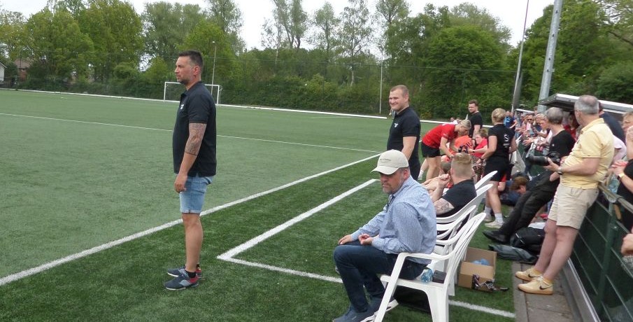 Terugblik trainer De Fretes op kampioenschap Vrouwen 1
