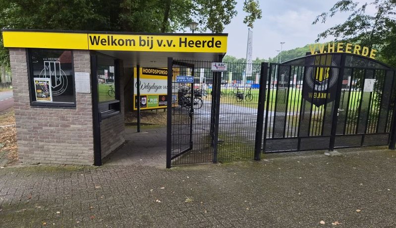 Eerste elftal begint met strafschoppennederlaag