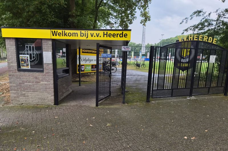 Eerste elftal verliest eerste bekerduel met ruime cijfers